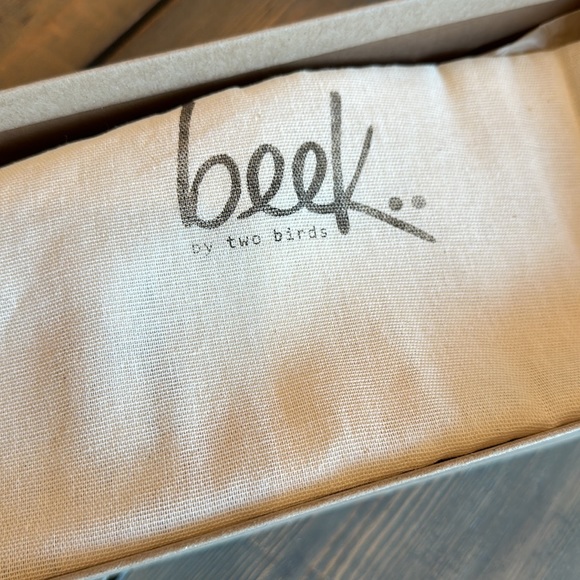 NWT Beek by Two Birds Silver Woven Sandal - Picture 10 of 12